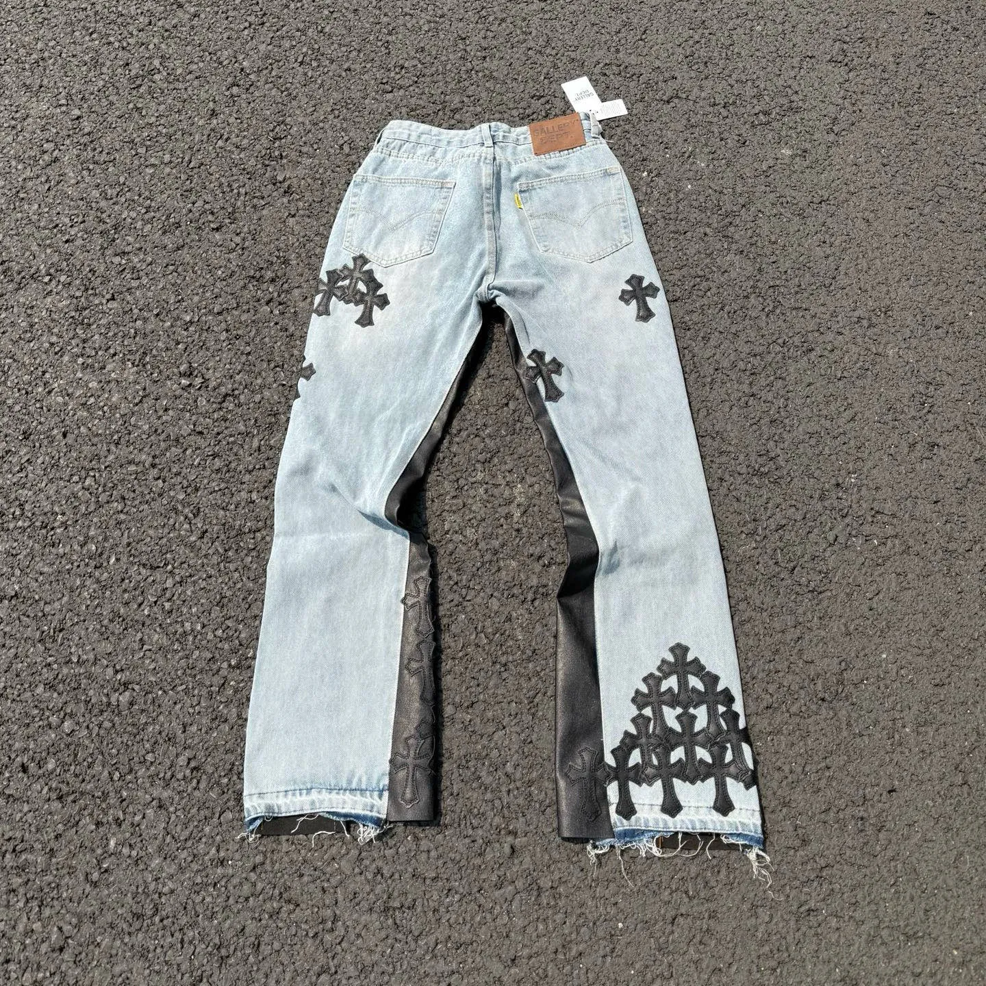 #8148 P290💰 Independent GALLERY DEPT. Vintage multi-leather splicing black leather cross loose washed flared jeans - truly restore the ultimate texture of Vintage - original hardware accessories washed and other elevators, QR code analysis are all purchased from the original factory, high degree of restoration, you are welcome to compare with a certain product ~ - three-dimensional version Loose and comfortable, not picky about the figure, tall and slim, factory Seiko, original factory quality control, same style for men and women, can be matched with couples, versatile recommendation Essential jeans for all seasons - sizes: 28 30 32 34 36